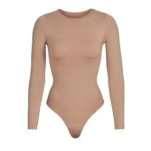 SKIMS Essential Crew Neck Long Sleeve Bodysuit
